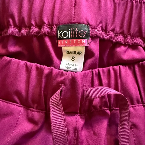 Women's Scrub Pants in Berry Magenta - KoiLite Stretch - Picture 3 of 3